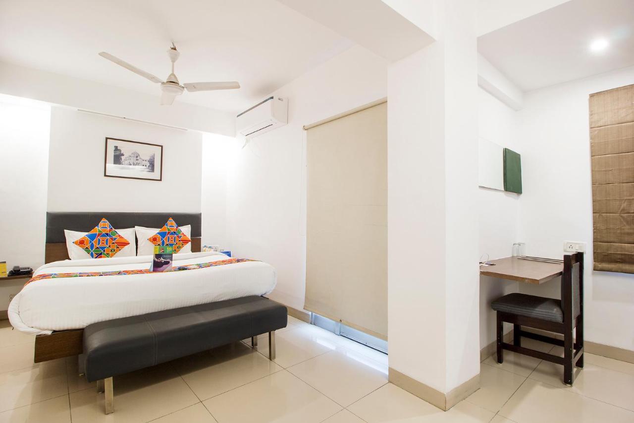 Fabexpress Kalyan - Nr Dairy Dan Circle Hotel Vadodara Ngoại thất bức ảnh