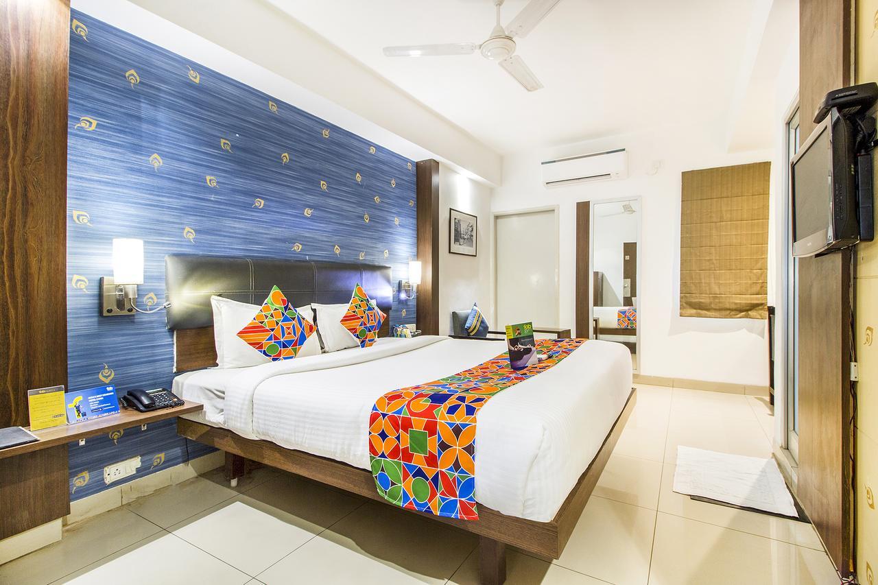 Fabexpress Kalyan - Nr Dairy Dan Circle Hotel Vadodara Ngoại thất bức ảnh