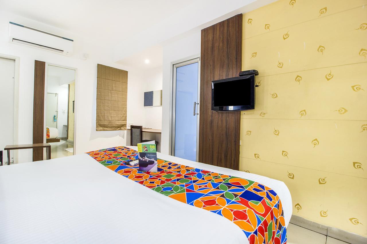 Fabexpress Kalyan - Nr Dairy Dan Circle Hotel Vadodara Ngoại thất bức ảnh